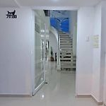 Modern 2Br Apartment Walking Distance From Airport