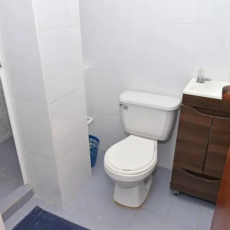 Modern 2br Walking Distance From Airport Apartamento Cartagena