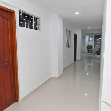 Modern 2br Walking Distance From Airport Apartamento *